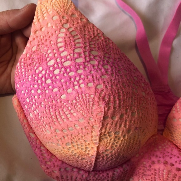 Victoria Secret 32DD Bralette - Picture 2 of 2